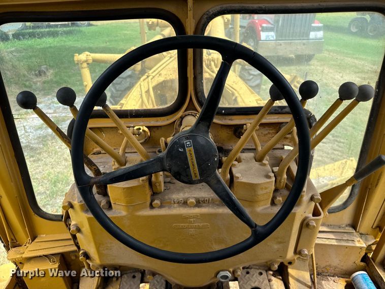 image for item NQ9668 1972 Caterpillar  12F rigid frame motor grader