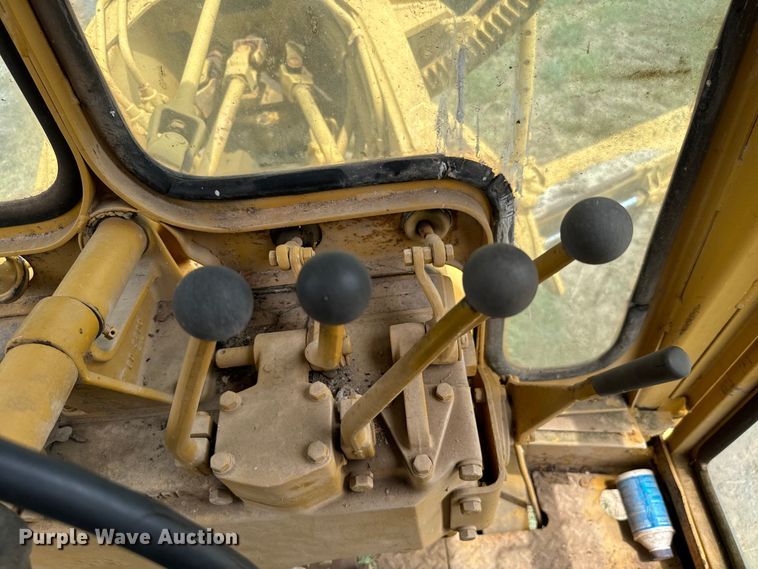 image for item NQ9668 1972 Caterpillar  12F rigid frame motor grader