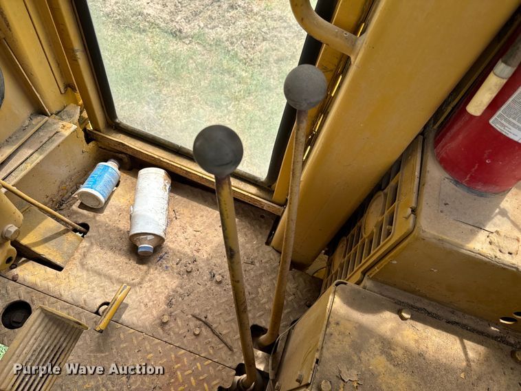 image for item NQ9668 1972 Caterpillar  12F rigid frame motor grader