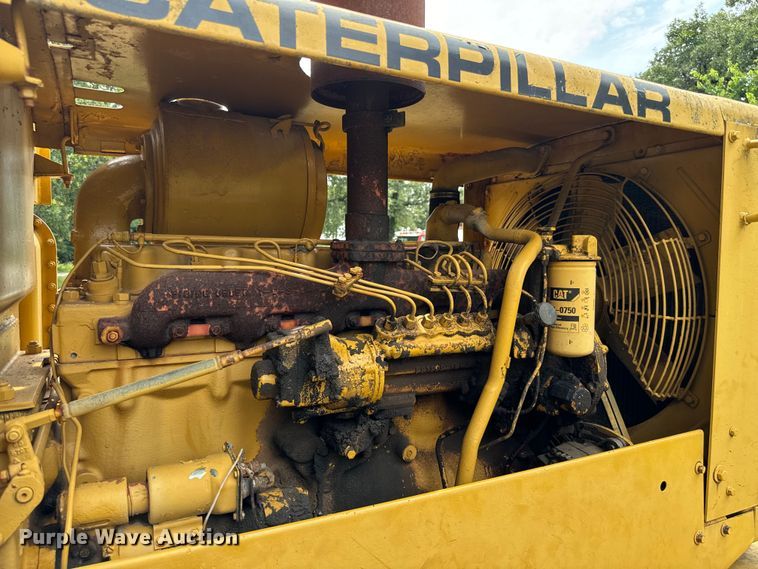 image for item NQ9668 1972 Caterpillar  12F rigid frame motor grader