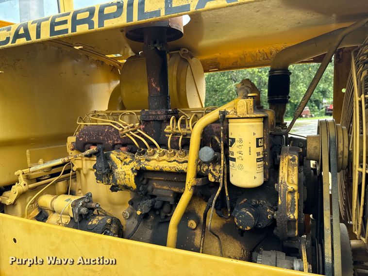 image for item NQ9668 1972 Caterpillar  12F rigid frame motor grader