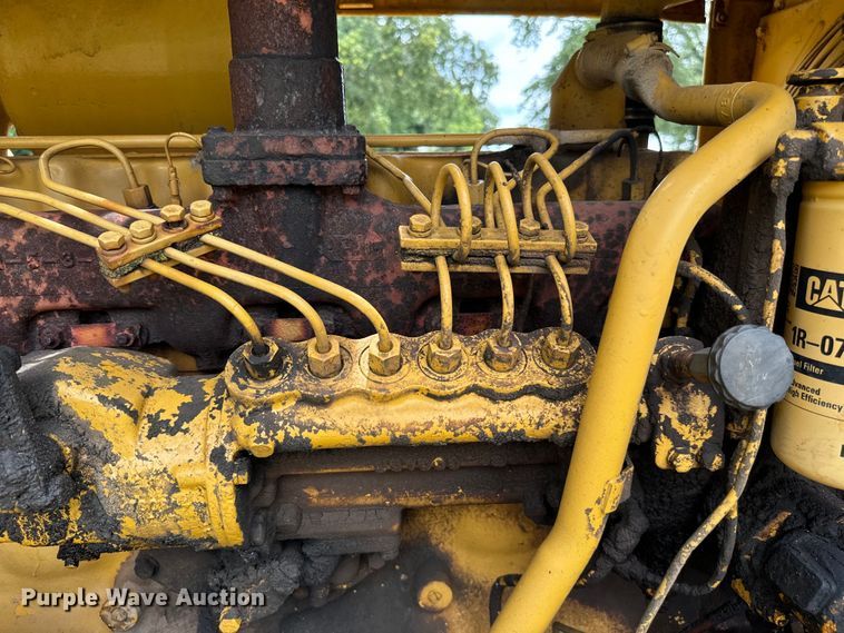 image for item NQ9668 1972 Caterpillar  12F rigid frame motor grader