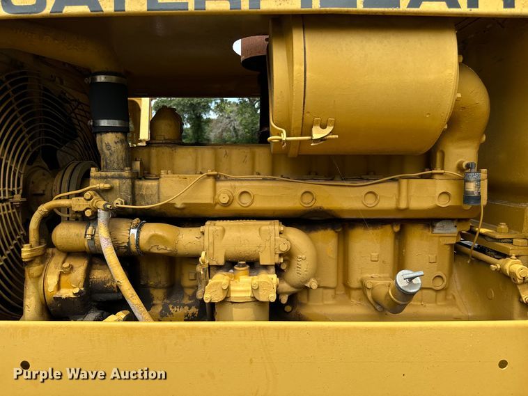 image for item NQ9668 1972 Caterpillar  12F rigid frame motor grader