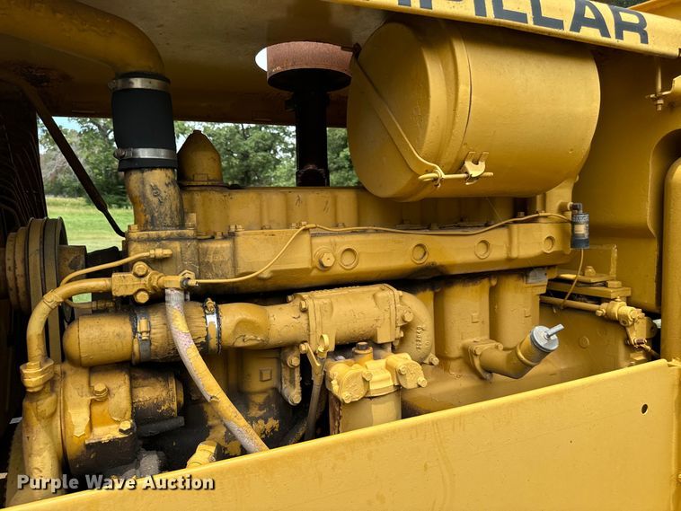 image for item NQ9668 1972 Caterpillar  12F rigid frame motor grader