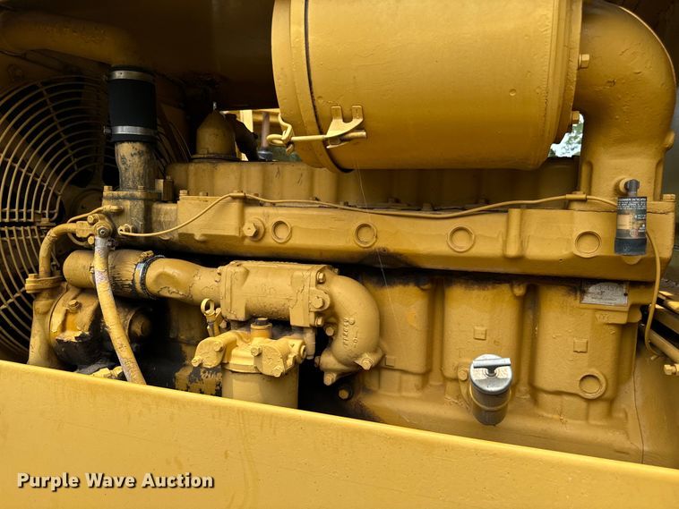 image for item NQ9668 1972 Caterpillar  12F rigid frame motor grader
