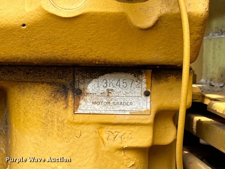 image for item NQ9668 1972 Caterpillar  12F rigid frame motor grader