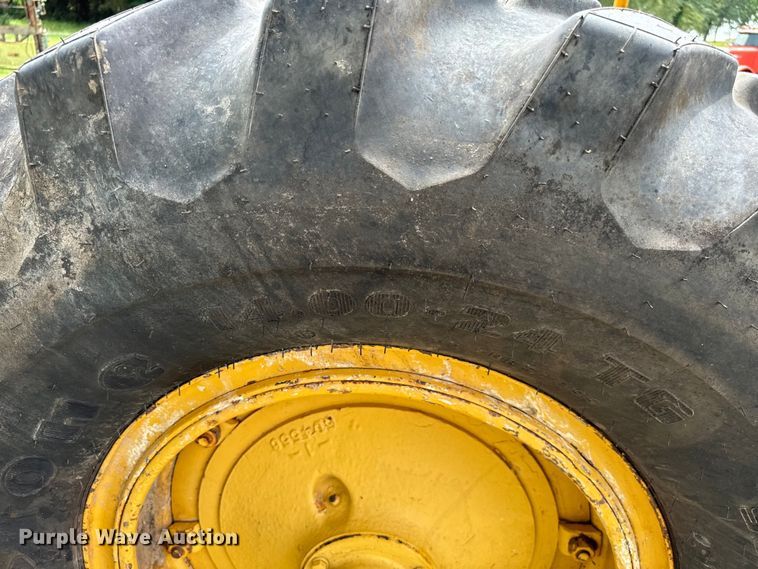 image for item NQ9668 1972 Caterpillar  12F rigid frame motor grader