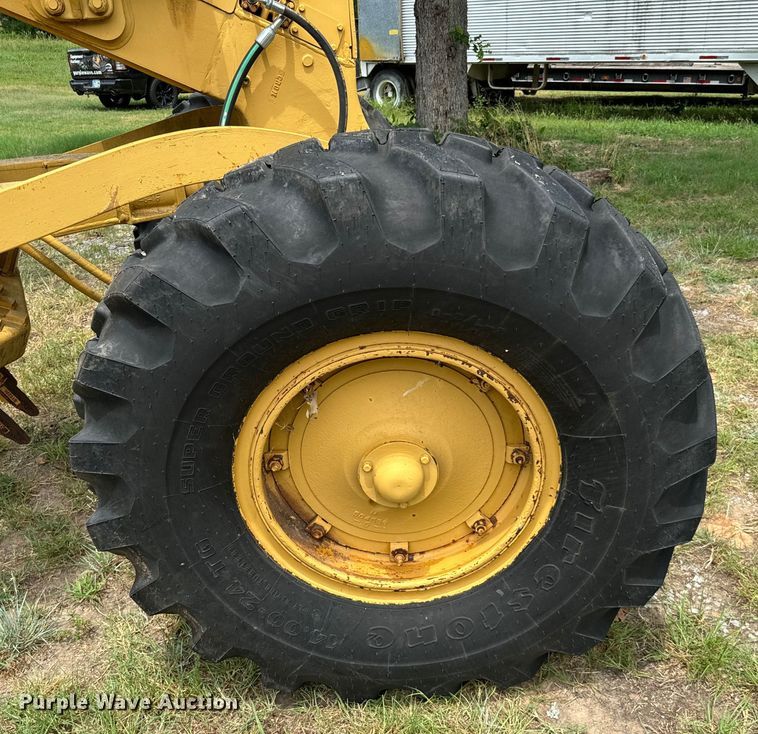 image for item NQ9668 1972 Caterpillar  12F rigid frame motor grader