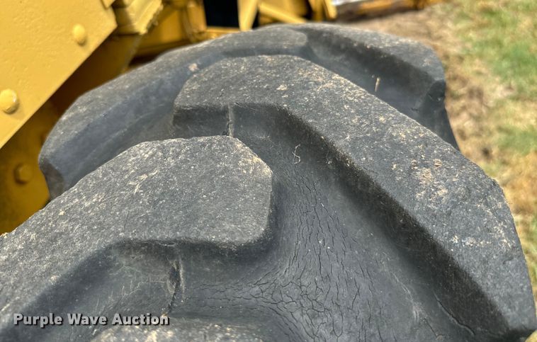 image for item NQ9668 1972 Caterpillar  12F rigid frame motor grader