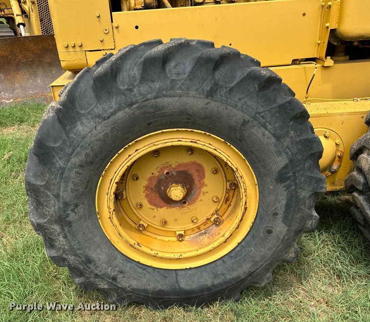 image for item NQ9668 1972 Caterpillar  12F rigid frame motor grader