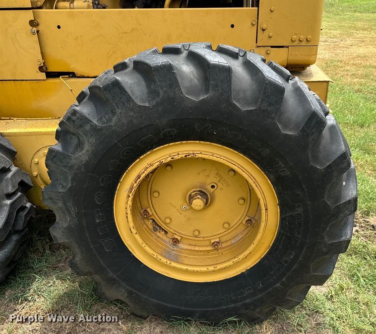 image for item NQ9668 1972 Caterpillar  12F rigid frame motor grader