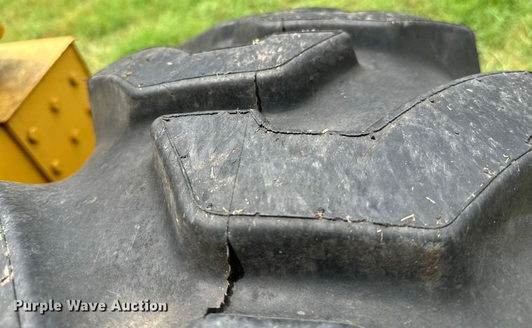 image for item NQ9668 1972 Caterpillar  12F rigid frame motor grader