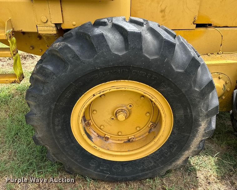 image for item NQ9668 1972 Caterpillar  12F rigid frame motor grader