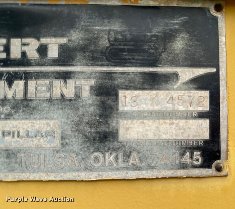 image for item NQ9668 1972 Caterpillar  12F rigid frame motor grader