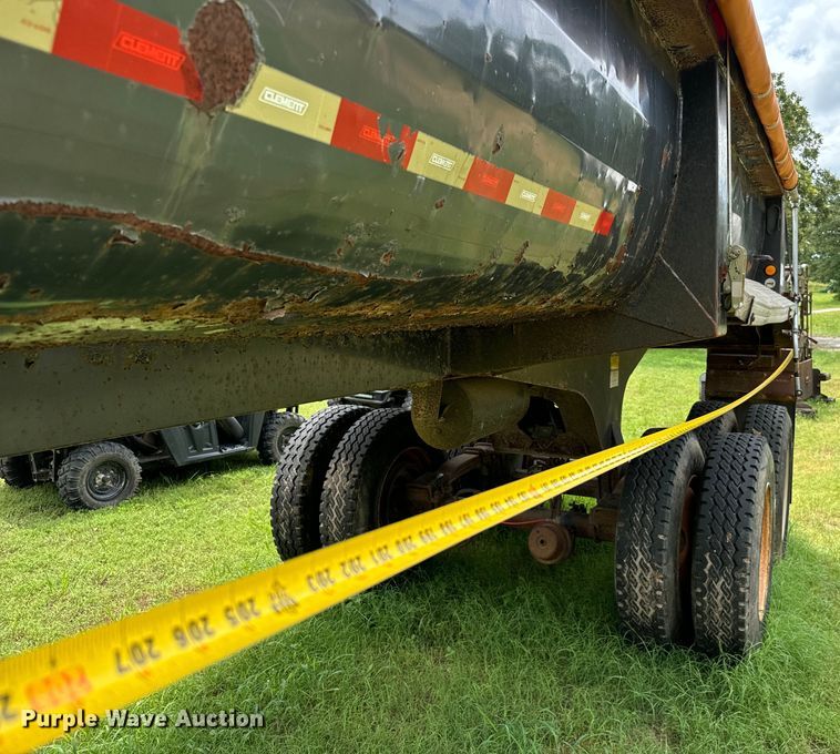 image for item NQ9669 2005 Clement Starlite end dump trailer