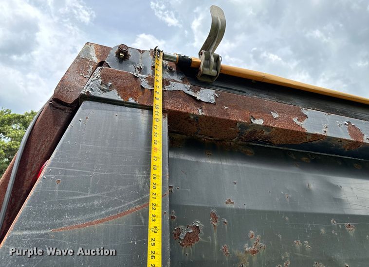 image for item NQ9669 2005 Clement Starlite end dump trailer