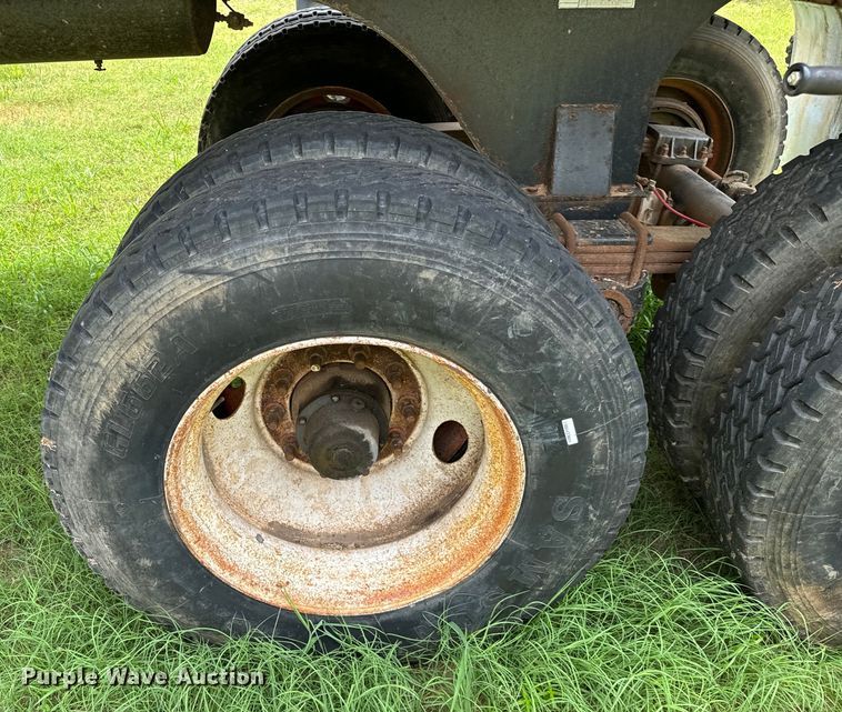 image for item NQ9669 2005 Clement Starlite end dump trailer