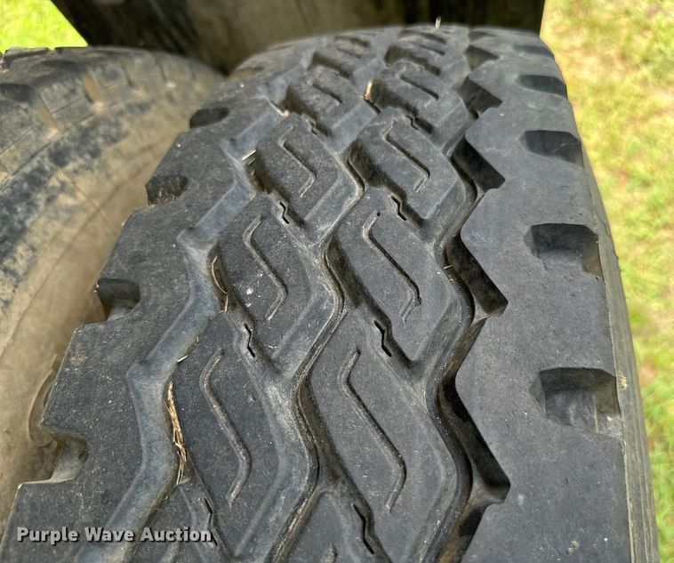 image for item NQ9669 2005 Clement Starlite end dump trailer