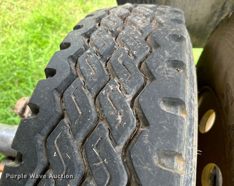 image for item NQ9669 2005 Clement Starlite end dump trailer