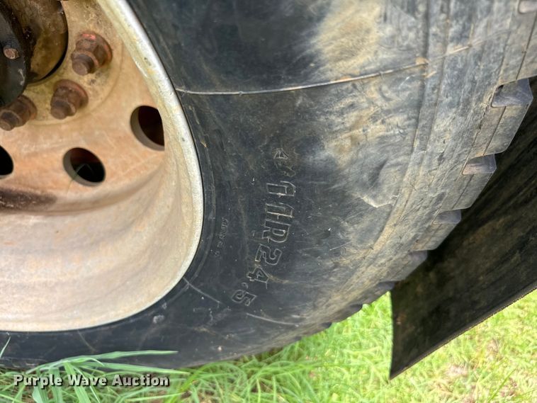 image for item NQ9669 2005 Clement Starlite end dump trailer