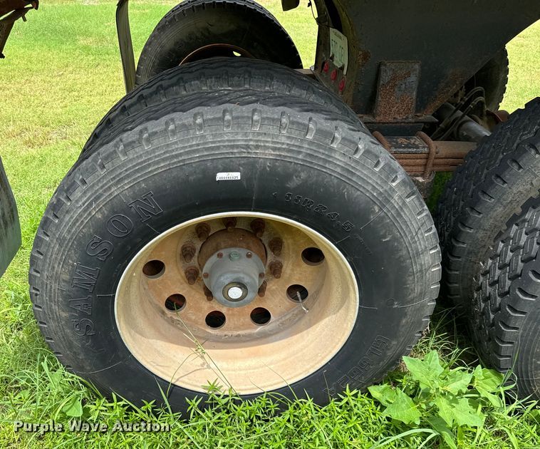 image for item NQ9669 2005 Clement Starlite end dump trailer