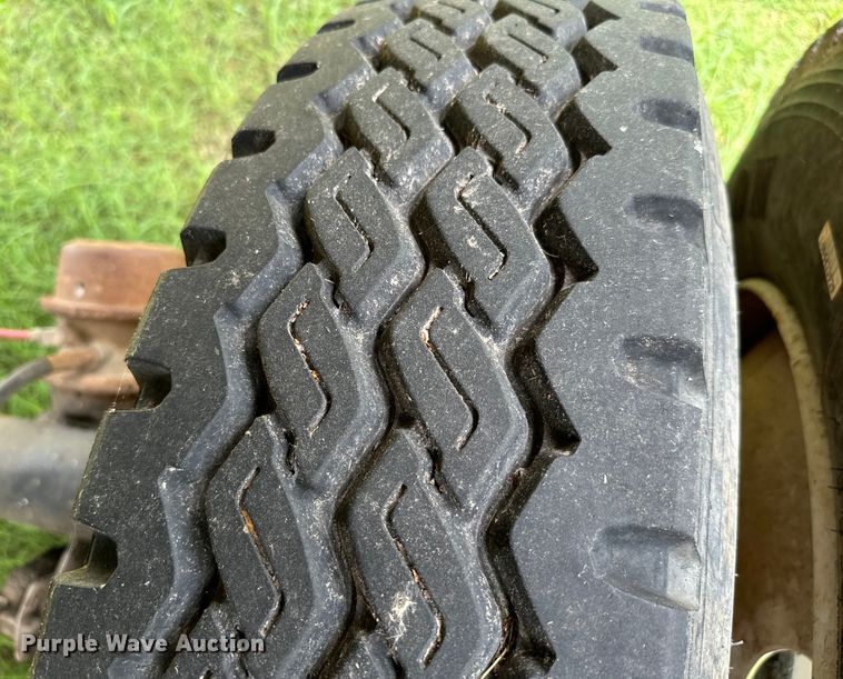 image for item NQ9669 2005 Clement Starlite end dump trailer