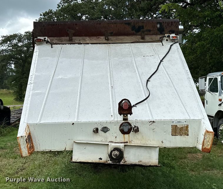 image for item NQ9675 1981 Fruehauf  bottom dump trailer