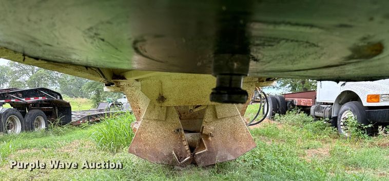 image for item NQ9675 1981 Fruehauf  bottom dump trailer