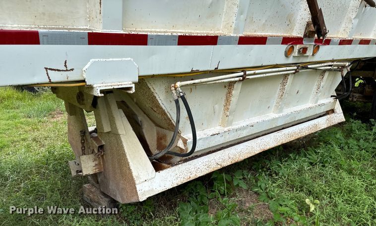 image for item NQ9675 1981 Fruehauf  bottom dump trailer