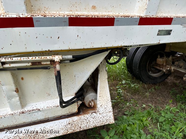image for item NQ9675 1981 Fruehauf  bottom dump trailer