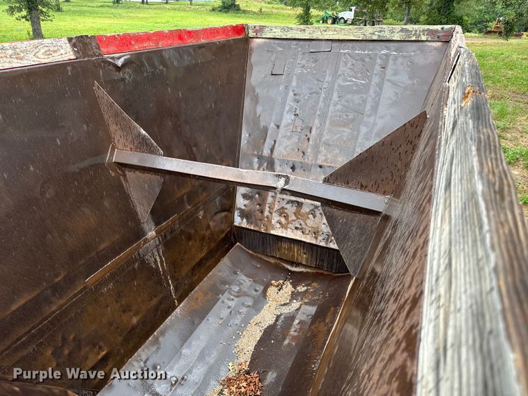 image for item NQ9675 1981 Fruehauf  bottom dump trailer