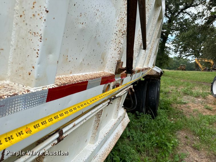 image for item NQ9675 1981 Fruehauf  bottom dump trailer
