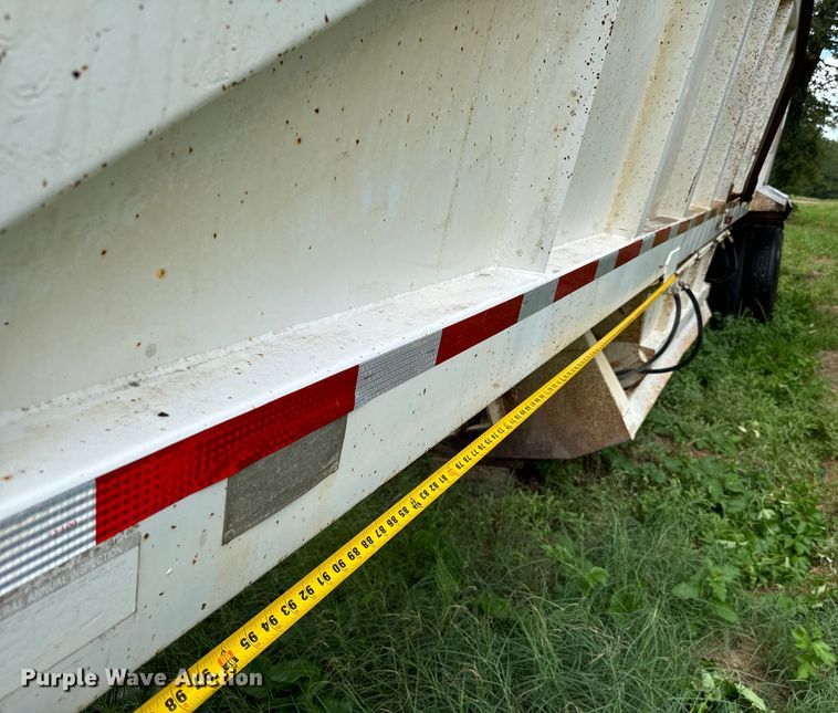 image for item NQ9675 1981 Fruehauf  bottom dump trailer