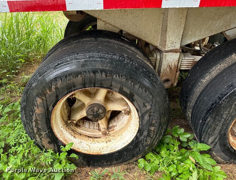 image for item NQ9675 1981 Fruehauf  bottom dump trailer