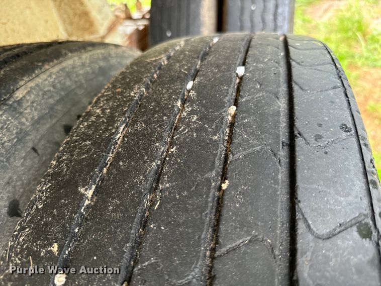 image for item NQ9675 1981 Fruehauf  bottom dump trailer