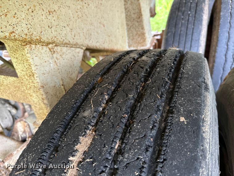 image for item NQ9675 1981 Fruehauf  bottom dump trailer