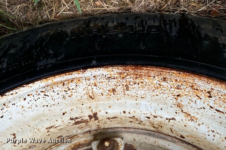 image for item NQ9675 1981 Fruehauf  bottom dump trailer