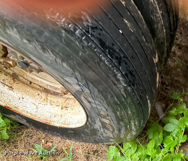 image for item NQ9675 1981 Fruehauf  bottom dump trailer