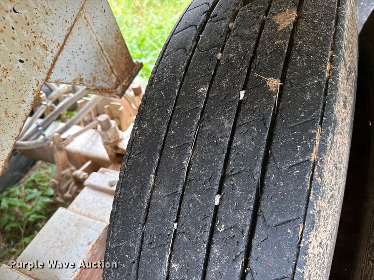 image for item NQ9675 1981 Fruehauf  bottom dump trailer