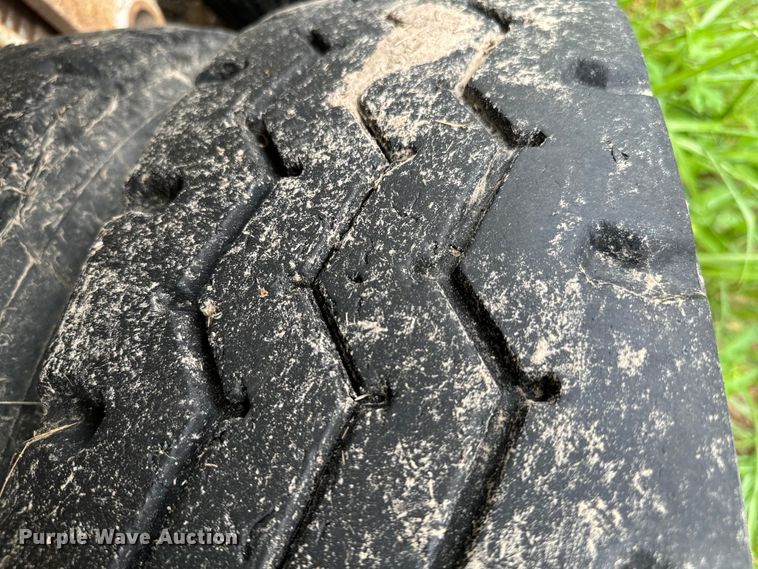 image for item NQ9675 1981 Fruehauf  bottom dump trailer