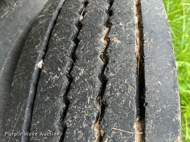 image for item NQ9675 1981 Fruehauf  bottom dump trailer