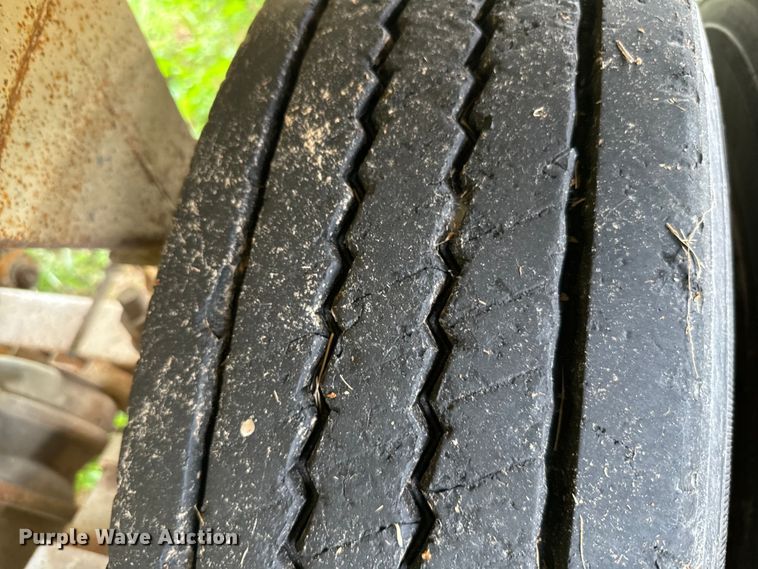 image for item NQ9675 1981 Fruehauf  bottom dump trailer