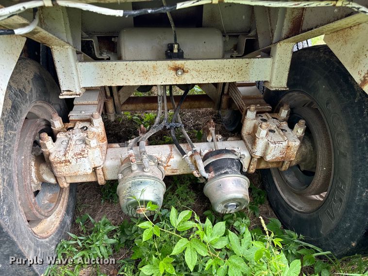 image for item NQ9675 1981 Fruehauf  bottom dump trailer