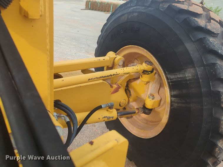 image for item NW9544 1999 John Deere 770CH motor grader