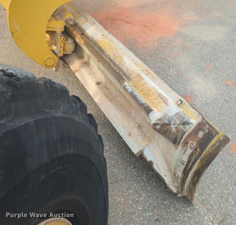 image for item NW9544 1999 John Deere 770CH motor grader