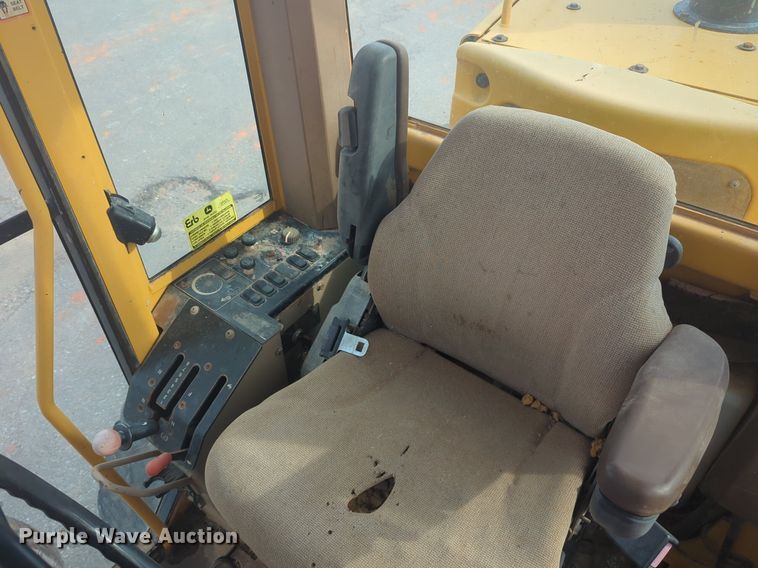 image for item NW9544 1999 John Deere 770CH motor grader