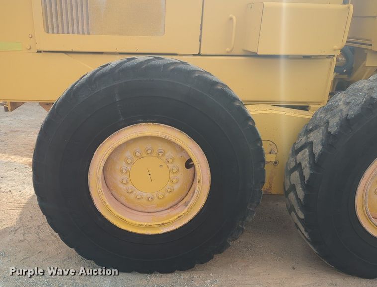 image for item NW9544 1999 John Deere 770CH motor grader