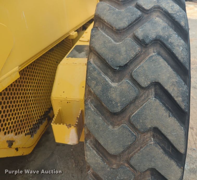 image for item NW9544 1999 John Deere 770CH motor grader