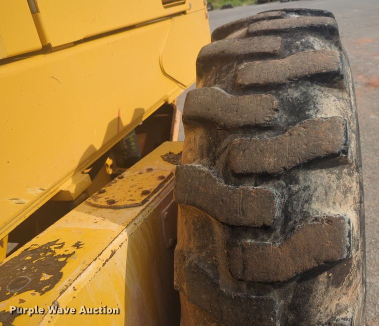 image for item NW9545 1997 John Deere 770CH motor grader