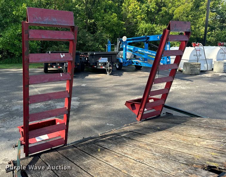 image for item OF9759 2016 Towmaster TC-10 equipment trailer